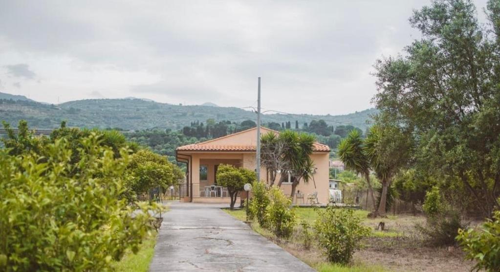 Villa Sole Di Sicilia Lascari Exterior photo